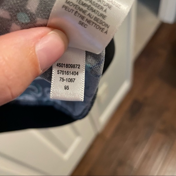 *DONATED* White House Black Market | Women’s Sheath Dress - Picture 4 of 5